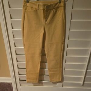 Old Navy High-Rise Pixie Skinny Pants in a muted Yellow/Tan Strech Cotton.